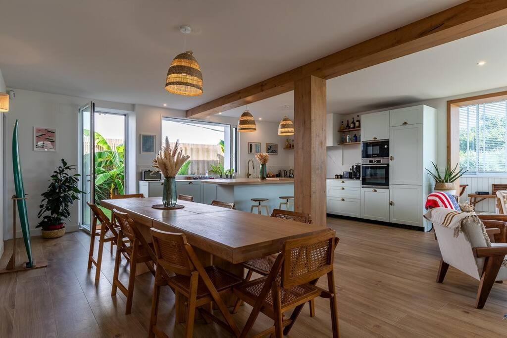 Beautiful Beach House In Front Of The Ocean Biarritz Exterior photo